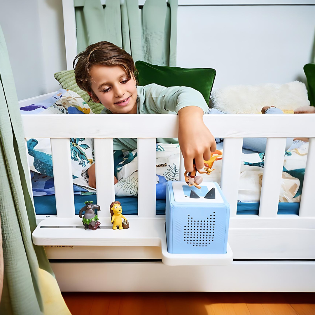 Hausbett Cloud Komplett-Set mit Toniebox Regal Kinderbett.